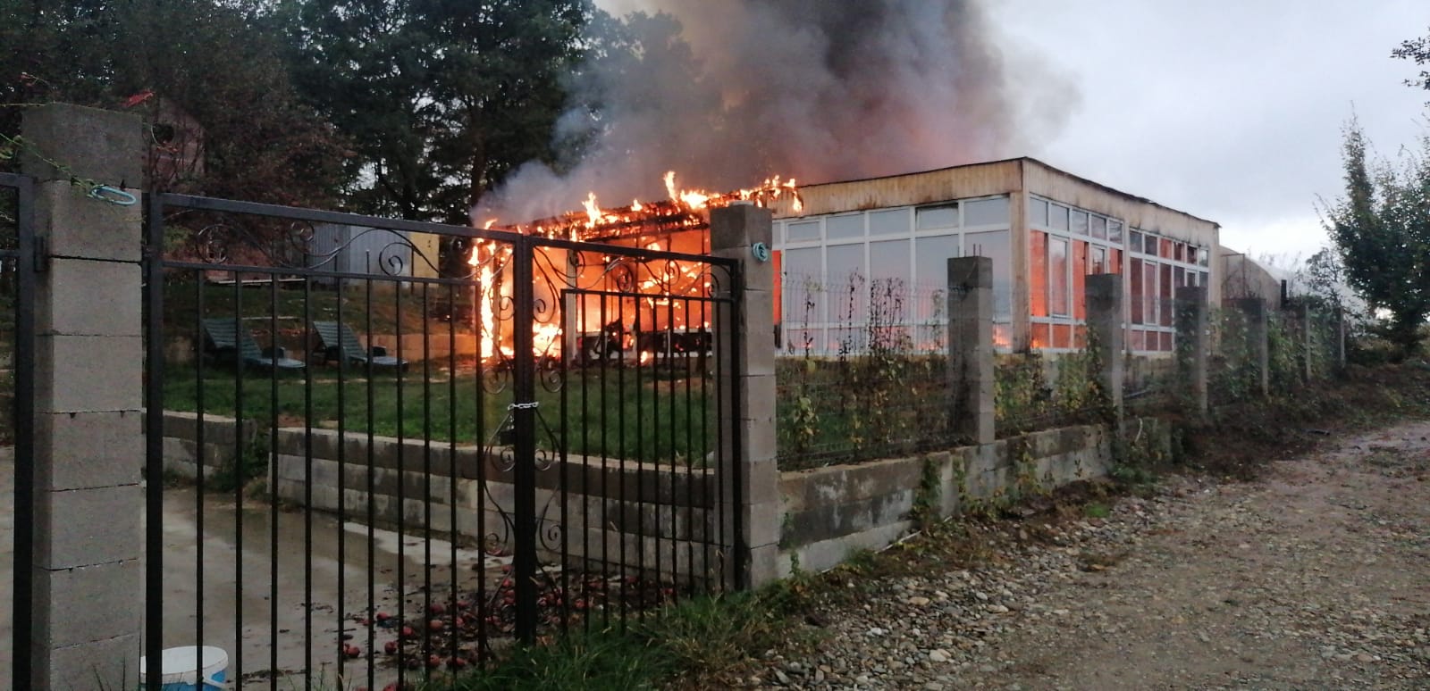 Anexa unei cabane din Bistrița a fost distrusă într-un incendiu Anexa unei cabane din Bistrița a fost distrusă într-un incendiu