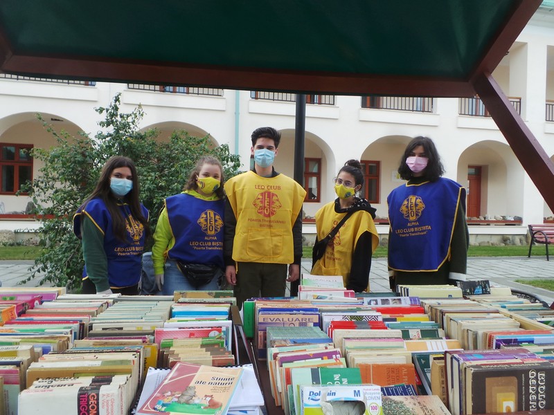 FOTO: O mulțime de surprize, la anticariatul LEO din curtea Muzeului Județean…! FOTO: O mulțime de surprize, la anticariatul LEO din curtea Muzeului Județean…!