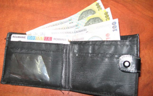 FRUMOS: A găsit un portofel cu bani și acte și l-a dus oamenilor legii FRUMOS: A găsit un portofel cu bani și acte și l-a dus oamenilor legii