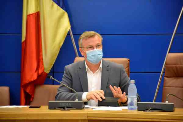 Prefectul Stelian Dolha a primit rezultat negativ la testarea COVID-19, dar rămâne în carantină