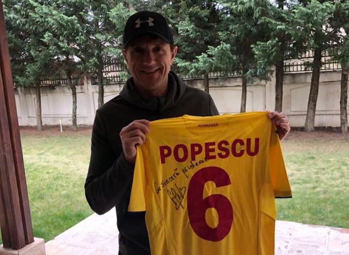 Fotbalistul Gică Popescu se alătură campanie Împartebucurie.ro, în Bistrița-Năsăud Fotbalistul Gică Popescu se alătură campanie Împartebucurie.ro, în Bistrița-Năsăud