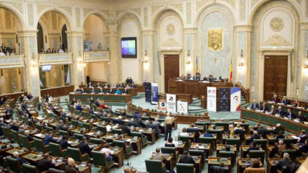 Cel mai educat parlament din lume: unul din trei senatori şi-a luat doctoratul! Cel mai educat parlament din lume: unul din trei senatori şi-a luat doctoratul!