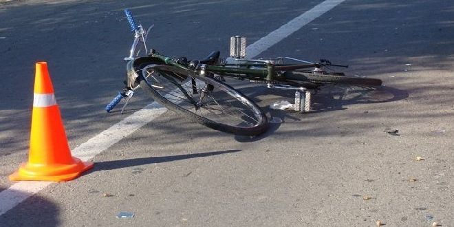 Biciclist rănit de doi șoferi băuți! Unul conducea un autobuz!