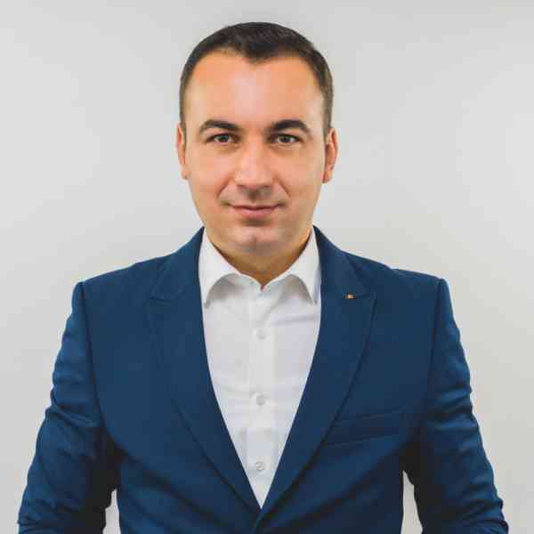 Bogdan Ivan: ”Trebuie să fie construite urgent spitale modulare în fiecare județ!”