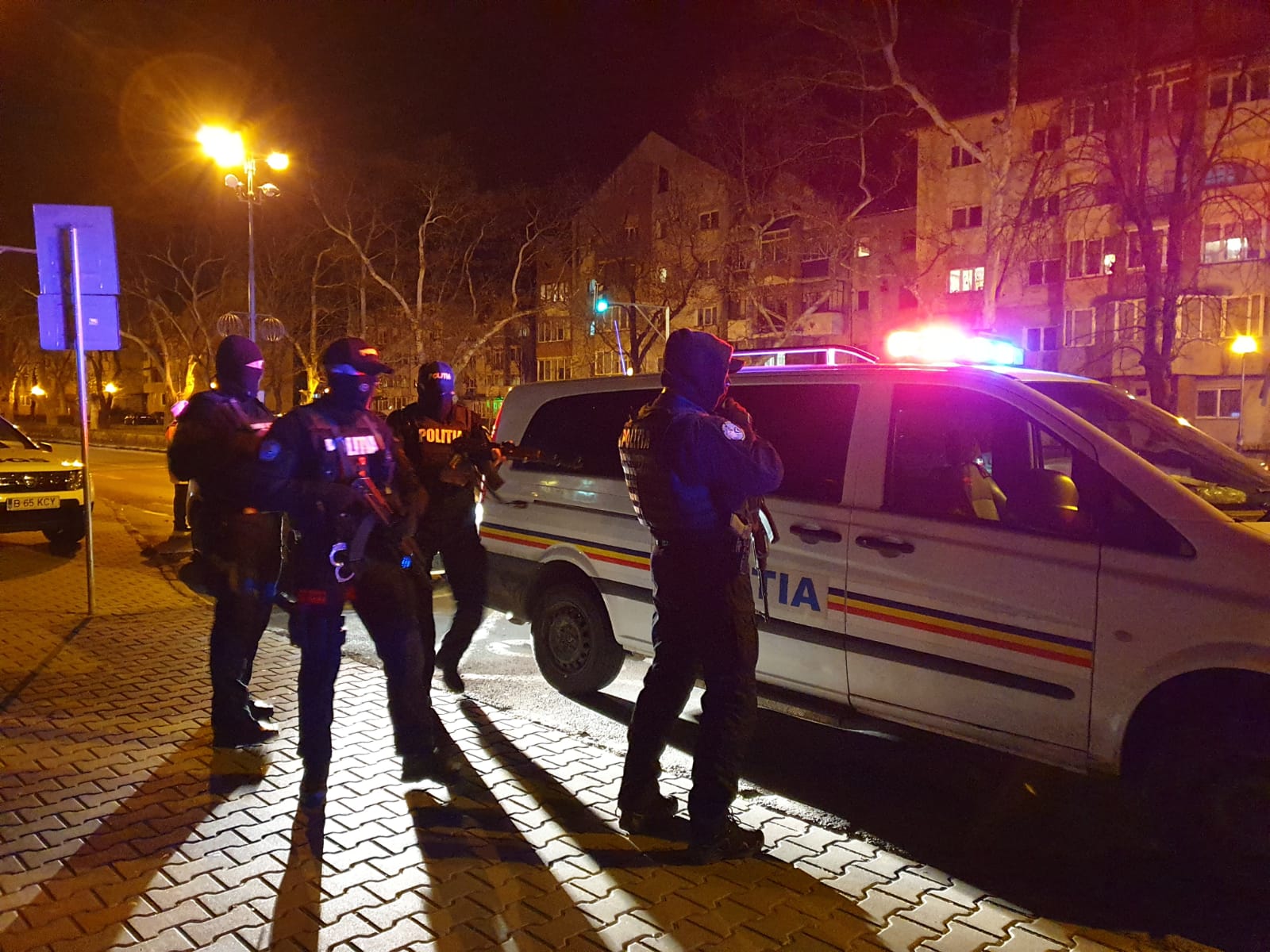 Grupare specializată în trafic de persoane, care ar fi racolat și o minoră din Bistrița-Năsăud, destructurată Grupare specializată în trafic de persoane, care ar fi racolat și o minoră din Bistrița-Năsăud, destructurată