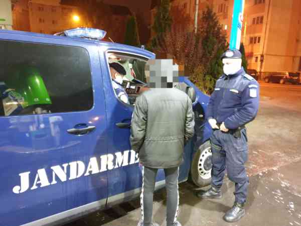 Continuă controalele pentru verificarea modului în care se respectă restricțiile privind circulația pe timp de noapte Continuă controalele pentru verificarea modului în care se respectă restricțiile privind circulația pe timp de noapte