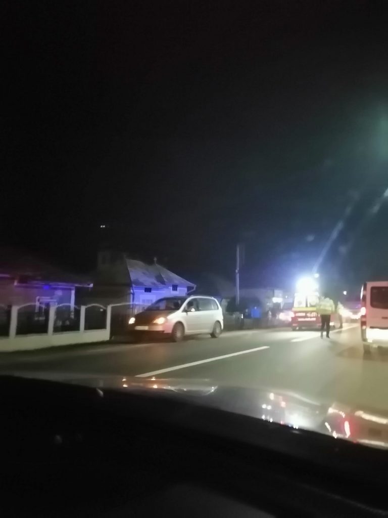 FOTO/VIDEO: Pieton lovit de mașină în Rusu Bârgăului