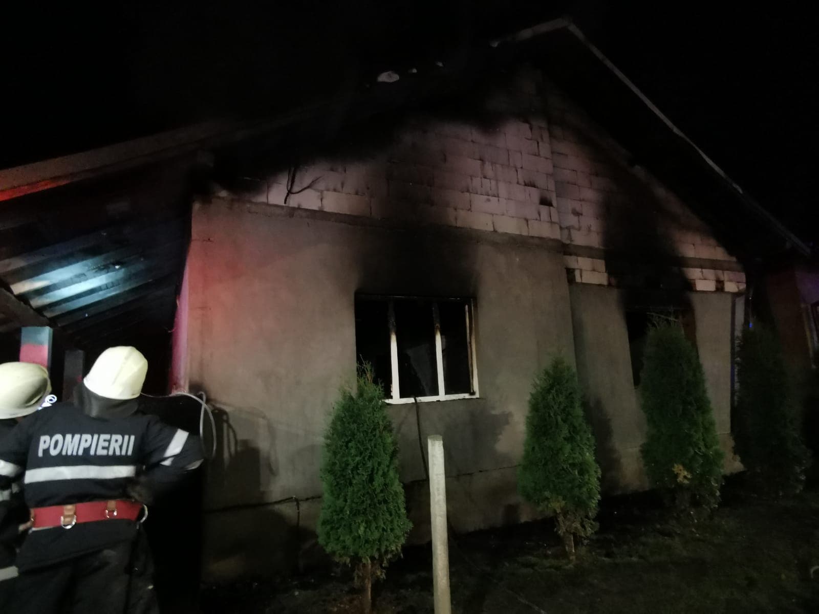 Focul ce a distrus o casă în Vermeș, pus intenționat. Piromanul, reținut Focul ce a distrus o casă în Vermeș, pus intenționat. Piromanul, reținut