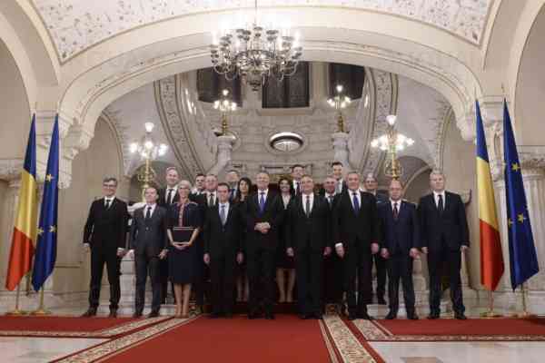 Dintre promisiunile liberalilor: salariul mediu net va ajunge la 1.000 de euro, iar punctul de pensie va crește cu 46% Dintre promisiunile liberalilor: salariul mediu net va ajunge la 1.000 de euro, iar punctul de pensie va crește cu 46%
