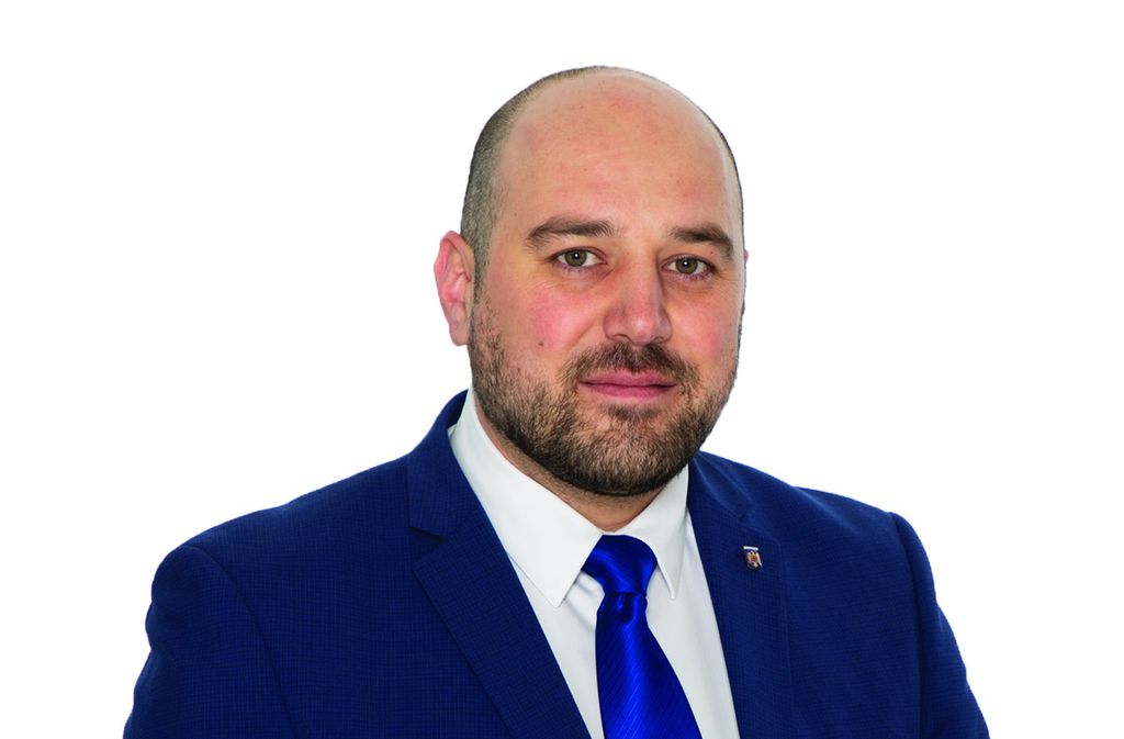 Ionuț Simionca: ”Voi lupta pentru adoptarea proiectului privind alegerea primarului în două tururi” Ionuț Simionca: ”Voi lupta pentru adoptarea proiectului privind alegerea primarului în două tururi”