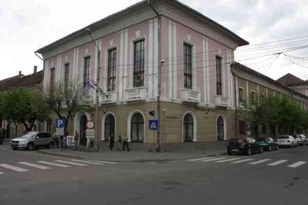 Doi absolvenți ai CNLR Bistrița vor primi burse ”Nosa” din partea Primăriei Bistrița Doi absolvenți ai CNLR Bistrița vor primi burse ”Nosa” din partea Primăriei Bistrița