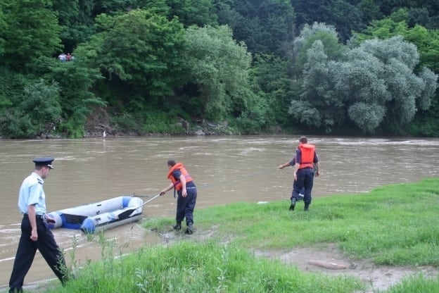 Femeie înecată în râu, între localitățile Tărpiu și Blăjeni Femeie înecată în râu, între localitățile Tărpiu și Blăjeni