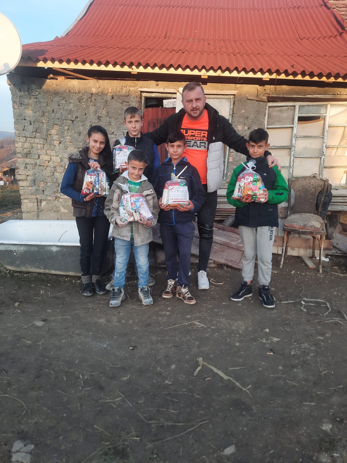 FRUMOS! Un bistrițean stabilit în Spania, Moș Nicolae pentru 300 de copii nevoiași! Și asta nu e tot: FRUMOS! Un bistrițean stabilit în Spania, Moș Nicolae pentru 300 de copii nevoiași! Și asta nu e tot: