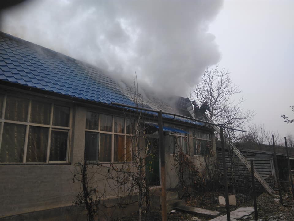 FOTO/VIDEO: Casă cuprinsă de flăcări în Nimigea de Jos FOTO/VIDEO: Casă cuprinsă de flăcări în Nimigea de Jos