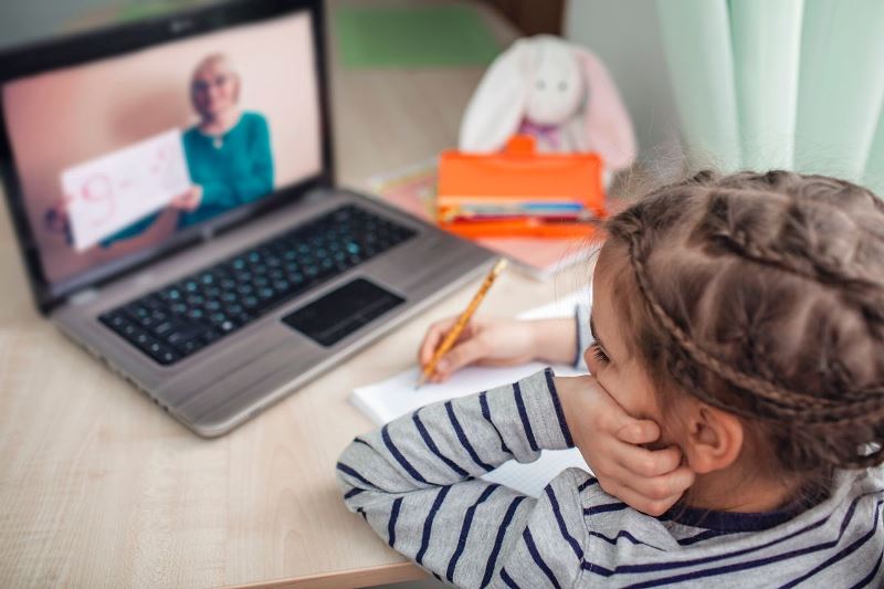 CNSU: Școala online se prelungește până la vacanța de iarnă CNSU: Școala online se prelungește până la vacanța de iarnă