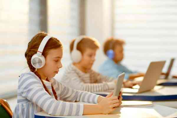 CNSU: Școala online se prelungește până la vacanța de iarnă
