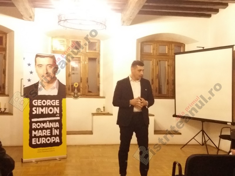 VIDEO: George Simion, președintele AUR, a încercat să racoleze un politician liberal din Bistrița