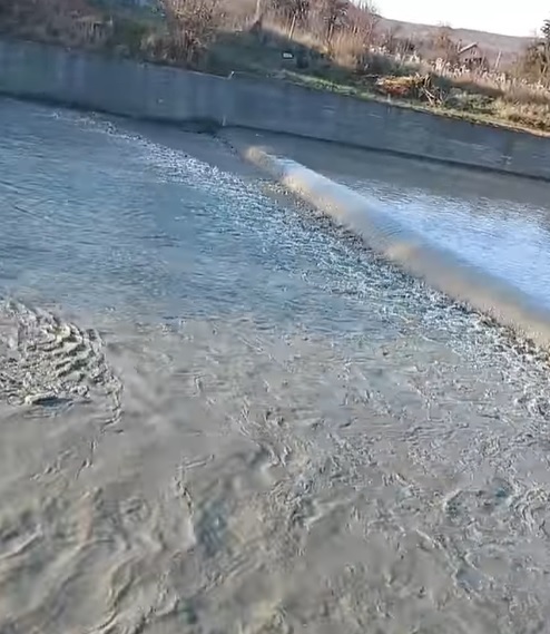 VIDEO: Revoltător! Simbolul Bistriței arată acum ca un canal mizerabil, ca o groapă de gunoi VIDEO: Revoltător! Simbolul Bistriței arată acum ca un canal mizerabil, ca o groapă de gunoi