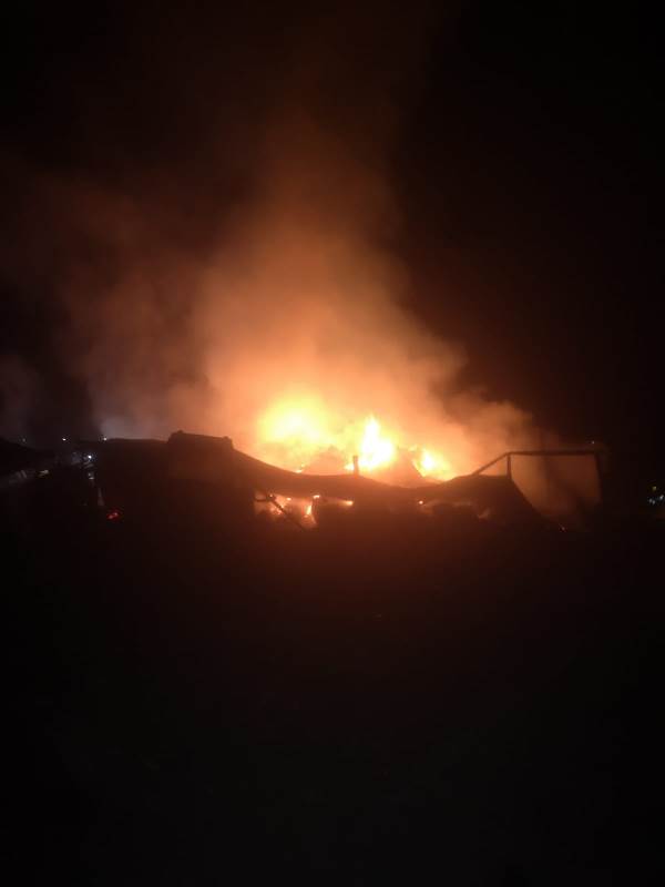 Incendiu izbucnit la o fermă din localitatea Podirei (FOTO) Incendiu izbucnit la o fermă din localitatea Podirei (FOTO)