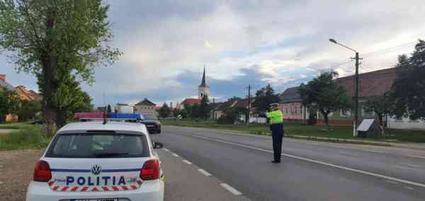 Minoră din Lunca Ilvei, prinsă de polițiști la volanul unei mașini