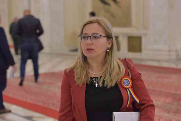 Cristina Iurișniți: Finanțarea programului „Școală după Școală” a trecut de Camera Deputaților Cristina Iurișniți: Finanțarea programului „Școală după Școală” a trecut de Camera Deputaților