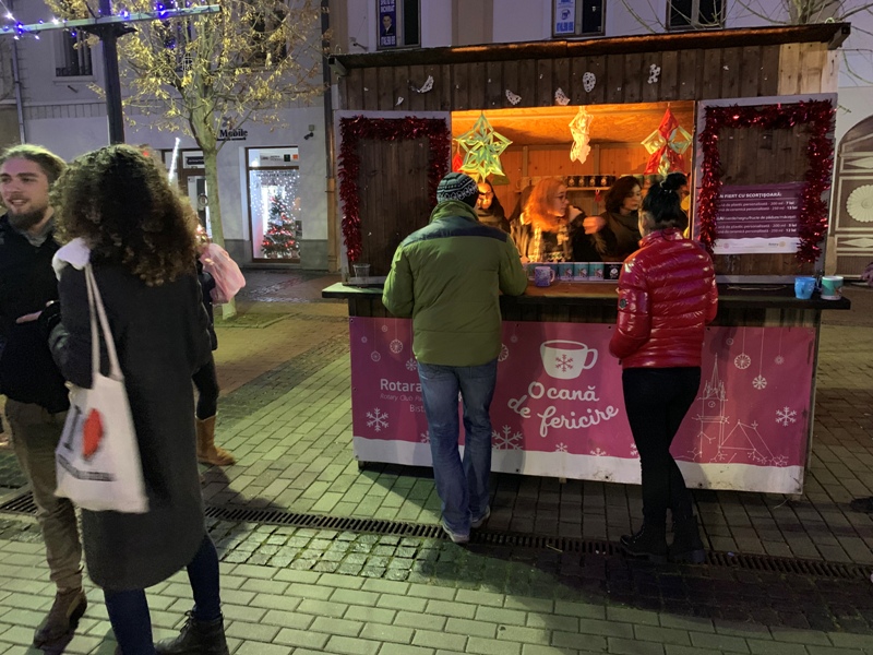 ROTARACT Bistrița ne oferă și în această iarnă o cană de fericire…! ROTARACT Bistrița ne oferă și în această iarnă o cană de fericire…!