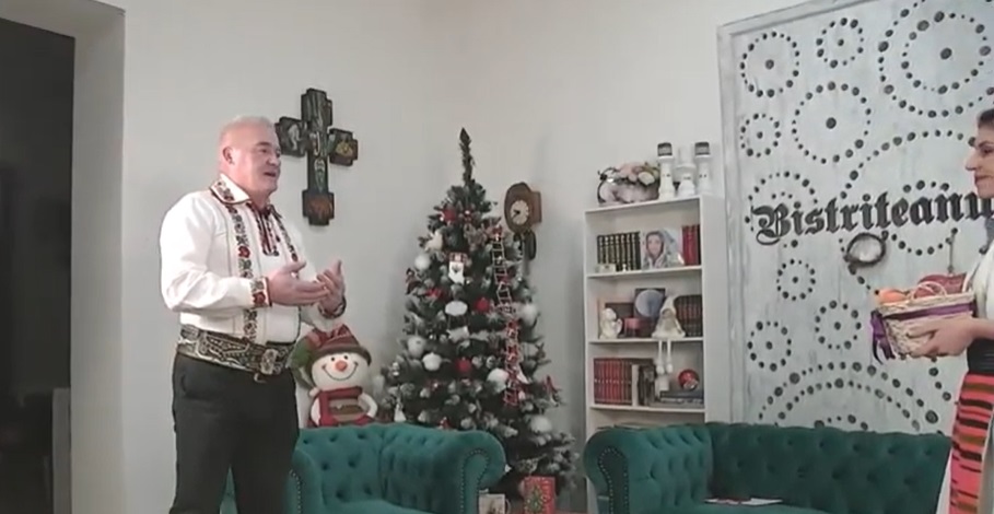VIDEO: Primarul și-a făcut o intrare spectaculoasă, colindând impresionant, în direct VIDEO: Primarul și-a făcut o intrare spectaculoasă, colindând impresionant, în direct