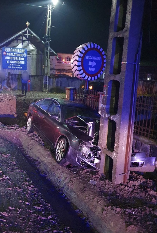 Accident pe DN 17, în Tiha Bârgăului; doi tineri, la spital (FOTO)