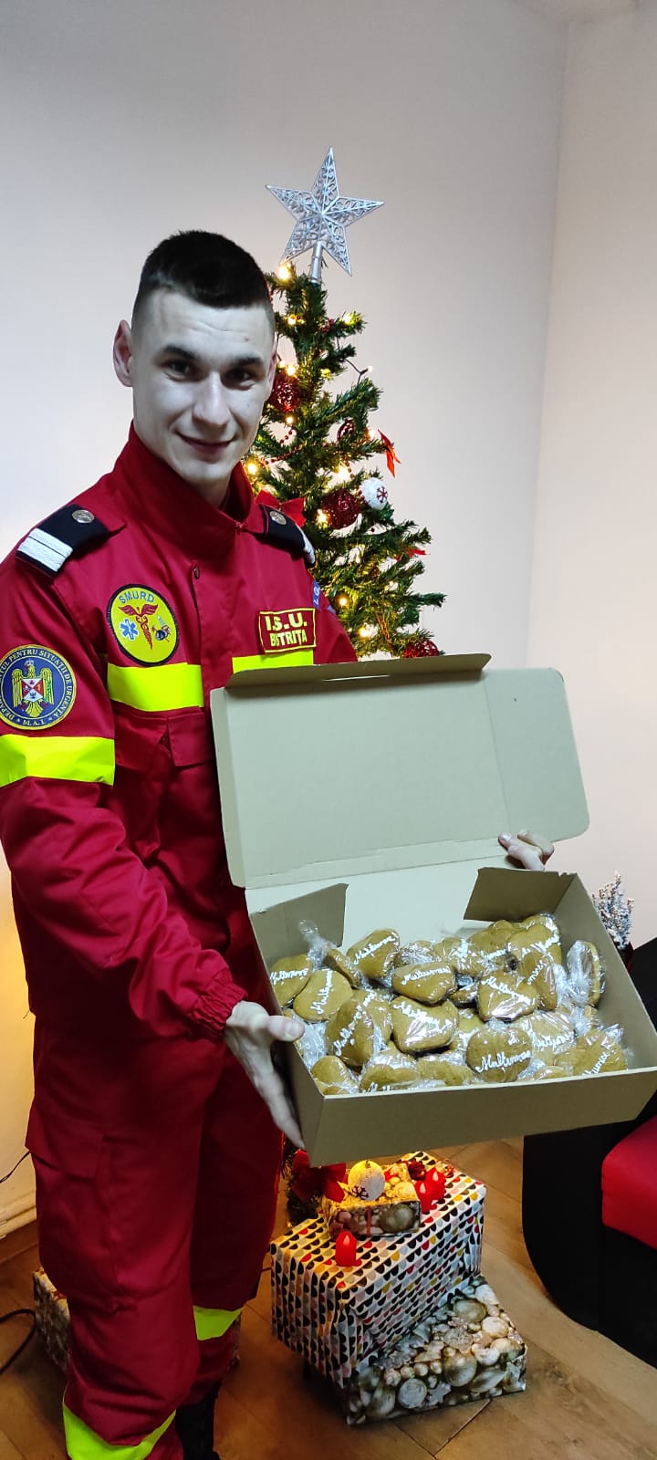 Inimioare de turtă dulce cu mesajul „Mulțumesc”, darul de Crăciun pentru cei care salvează vieți Inimioare de turtă dulce cu mesajul „Mulțumesc”, darul de Crăciun pentru cei care salvează vieți