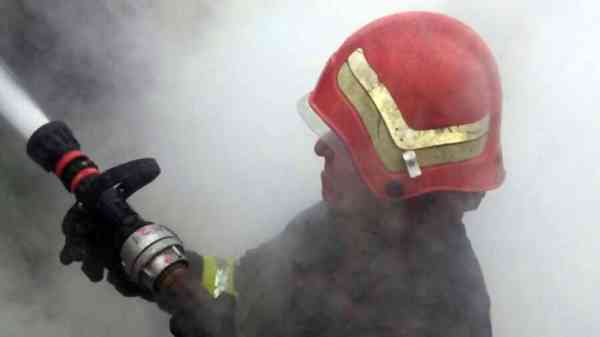 Incendiu în Rebra! Etajul unei case, cuprins de flăcări Incendiu în Rebra! Etajul unei case, cuprins de flăcări