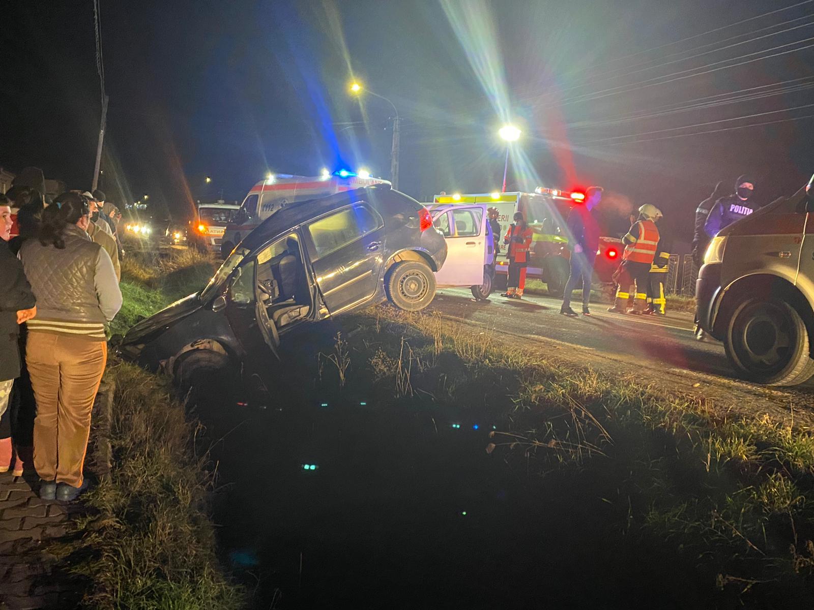 FOTO: Cinci persoane, implicate într-un accident rutier produs pe DN 17C, la Dumitra; patru au fost transportate la spital FOTO: Cinci persoane, implicate într-un accident rutier produs pe DN 17C, la Dumitra; patru au fost transportate la spital