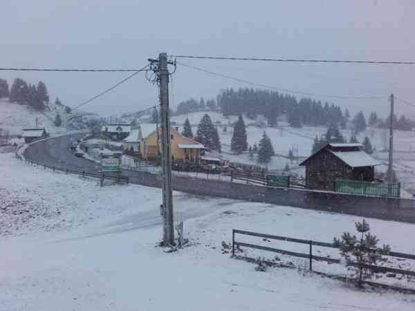 Pe drumurile din Bistrița-Năsăud se circulă în condiții de iarnă