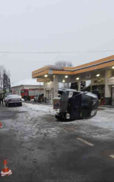 FOTO: Tânăr rănit într-un accident produs pe DN 17, în Susenii Bârgăului