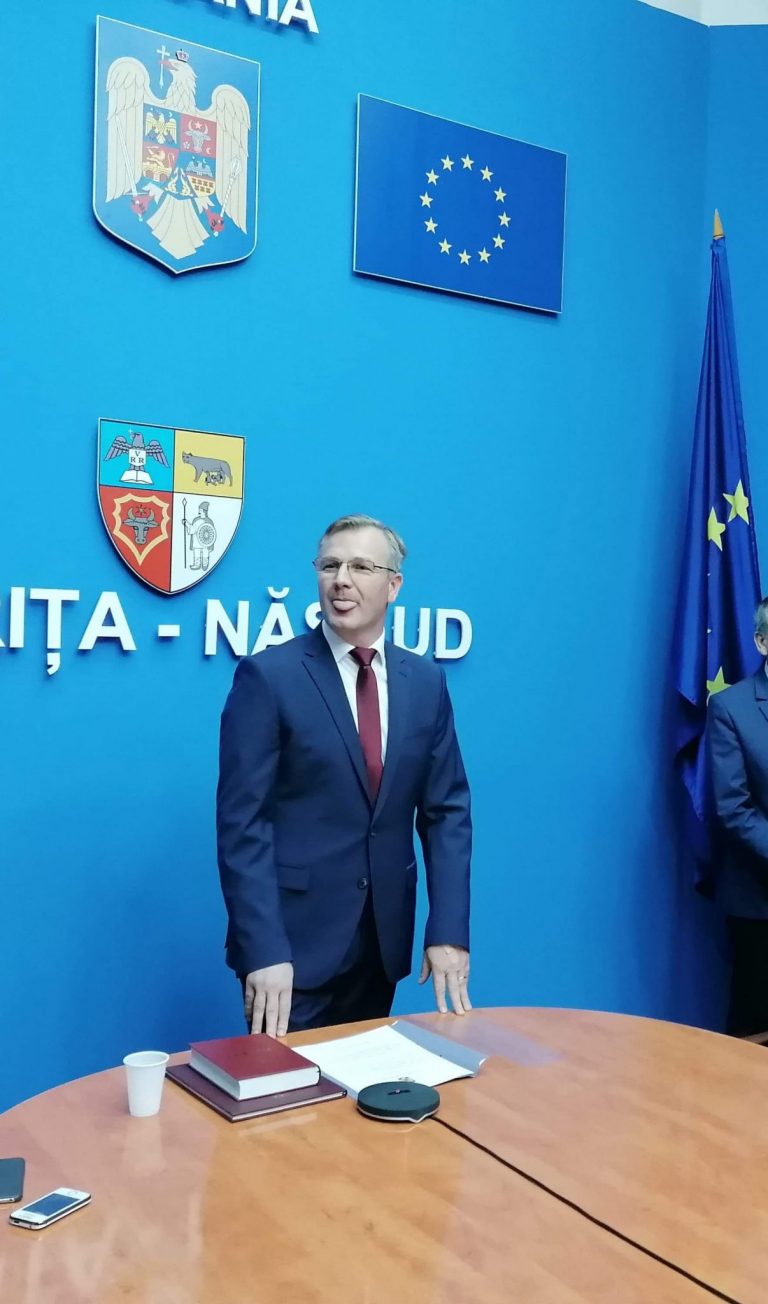 NE PLACE… că la noi numără prefectul centrele de vaccinare fix ca-n Caragiale NE PLACE… că la noi numără prefectul centrele de vaccinare fix ca-n Caragiale