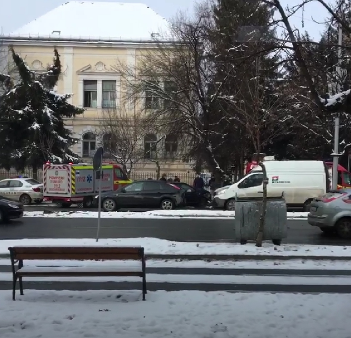 Un bărbat a fost rănit într-un accident produs pe Bulevardul Independenței din Bistrița Un bărbat a fost rănit într-un accident produs pe Bulevardul Independenței din Bistrița