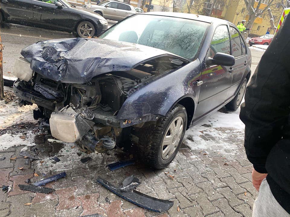 VIDEO – Accident ciudat, pe Bulevardul Independenței din Bistrița VIDEO – Accident ciudat, pe Bulevardul Independenței din Bistrița
