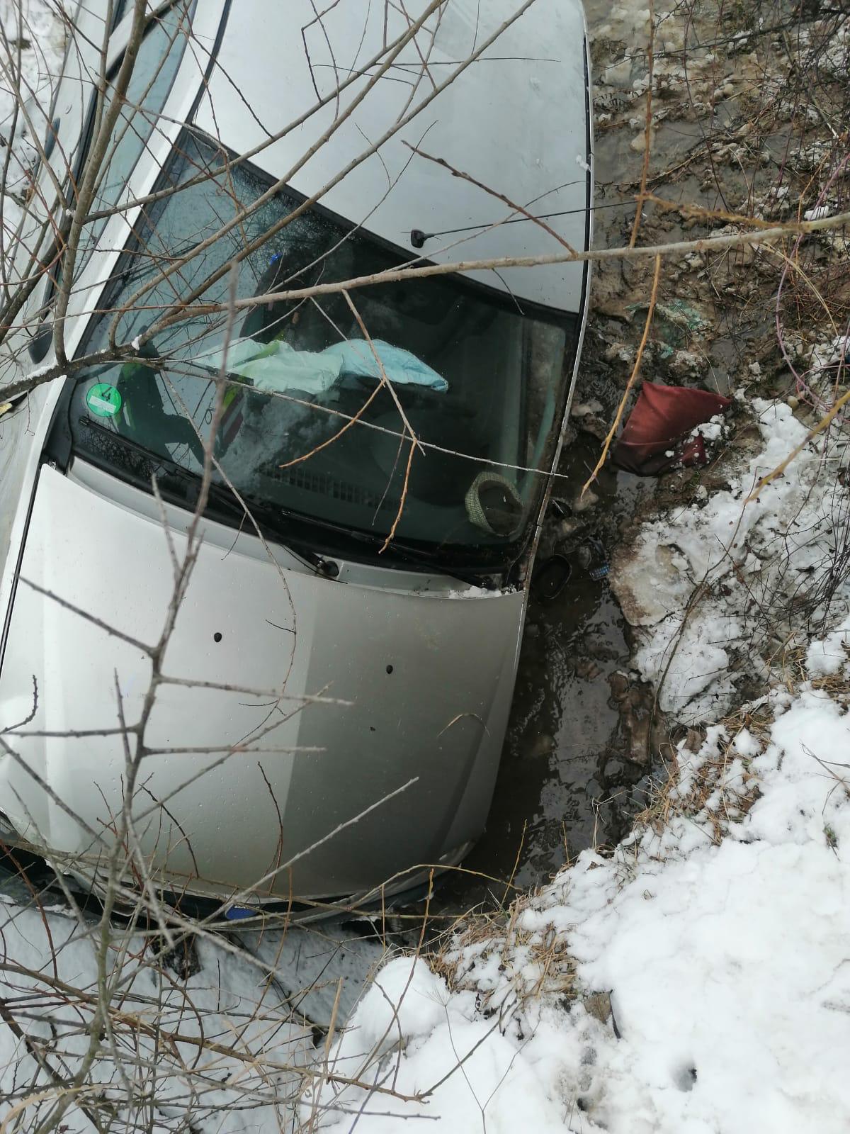 FOTO: O persoană a fost rănită într-un accident produs în Jelna FOTO: O persoană a fost rănită într-un accident produs în Jelna
