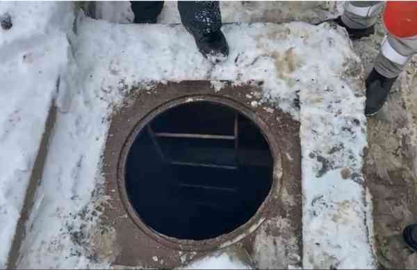VIDEO: Bărbat rănit după o explozie într-o gură de vizitare a unui canal, la Stația de Gaz din Bistrița VIDEO: Bărbat rănit după o explozie într-o gură de vizitare a unui canal, la Stația de Gaz din Bistrița