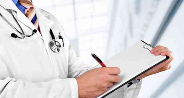 Un medic cerea mită de 500 de euro pentru operații estetice Un medic cerea mită de 500 de euro pentru operații estetice